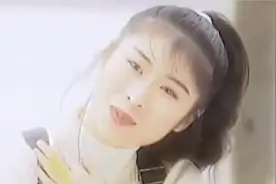 杨钰莹刚出道视频，三个女孩被选中合唱这首歌，为什么只有她爆红