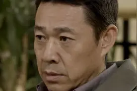 女儿谈恋爱和男友同居，爸爸直接破门而入，尴尬了！视频封面