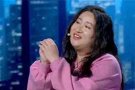 今晚开放麦：锤娜丽莎爆笑模仿汪峰演唱《骑上我心爱的小摩托》