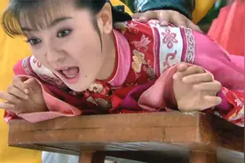 小燕子屁股被打开花，都不向皇上认错，五阿哥好心疼视频封面