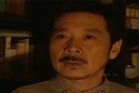 保姆洗完澡，穿着单薄的睡衣，老富豪直接从背后抱住她视频封面