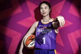 不愧是全明星票王！王思雨手牵机器狗炫酷登场 球风潇洒飘逸视频封面