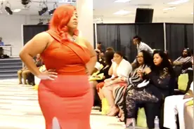 体态丰满浑如玉，丰腴娇姿塞毛嫱。欧美大码模特走秀视频封面