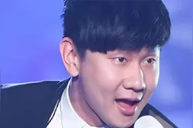 林俊杰出道20年，8大“封神”名场面！一开口就飙到地狱难度！视频封面