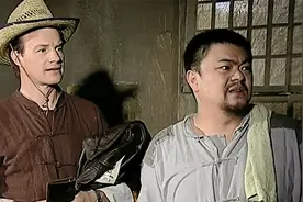 地下交通站：孙掌柜太搞笑了，罗伯特给钱，他伸手就接！视频封面