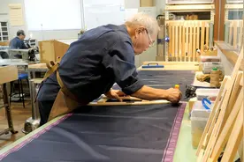 皇室御用雨伞制作全过程，80岁高龄师傅，亲自打造工艺真是精湛