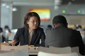 影视：女人吃饭时偶遇领导，一番高情商回答成功化解尴尬