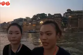 台湾妹子游印度，不仅体验恒河泡澡，还去看了露天火化场！视频封面