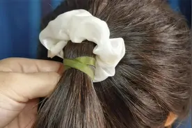 今天扎个学生夏季洋气马尾辫扎起来，发型关键点发带听我的学起来视频封面