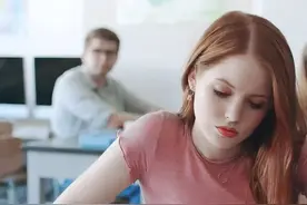 为艺术献身的女星——艾丽·巴姆博视频封面