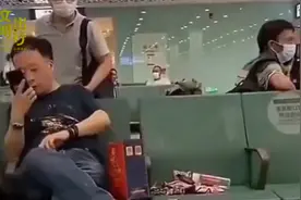 深圳宝安机场一幕，这下好了全世界都知道了视频封面