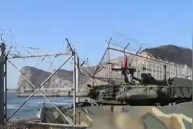 时隔六年，韩国重启在边界附近实施实弹射击演练视频封面