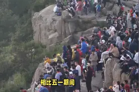 多名游客爬泰山被消防抬下山，假期出行运动，常备航天员能量餐视频封面