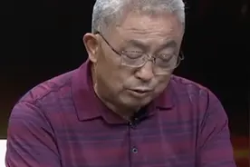 1974年，国庆招待会现场，人们都拿着周总理的白色邀请函视频封面