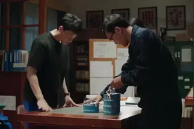 季节：江石头不吃大蒜，怕熏到女同志，谁料晓夏吃一头蒜视频封面