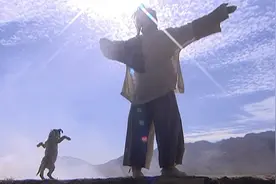 小伙养了一条狗，每天跟着他练功，没想到竟也练就一身绝世武功