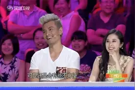 最萌兄妹差18岁，现场妹妹感动的落泪，到底发生了啥？