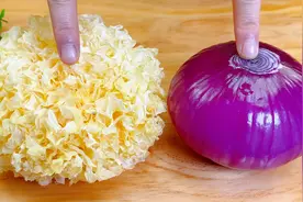 夏天的洋葱和银耳是绝配，教你一个超好吃做法，清脆爽口下酒下饭