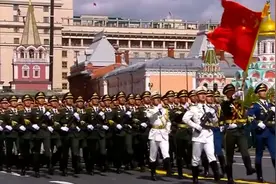 现场直击：参加阅兵式的解放军仪仗队通过红场视频封面