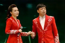 2024春晚民歌鉴赏《一对对鸳鸯水上漂》演唱：小夫妻组合视频封面