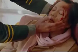 姐姐被姐夫打个半死，弟弟脱下警服，让姐夫知道谁拳头更硬视频封面