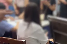 女子花13000元买的周杰伦演唱会门票被偷，派出所挤满报案人