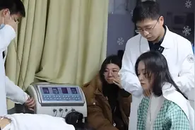 中医院推拿科夜间门诊挤满年轻人，医生：不建议没问题就推拿