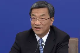 教育部:人工智能既是机遇也是挑战 把握发展机遇积极拥抱智能时代视频封面