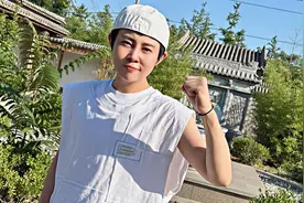 王濛被带走调查？好友称流言不靠谱，其所持445万股权被冻结视频封面