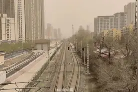 沙尘暴黄警！京津冀局地有扬沙或浮尘视频封面