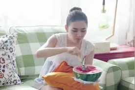 保姆家孩子考上大学，雇主家孩子却落榜，羡慕嫉妒()(视频封面