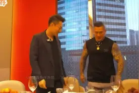 台湾网红馆长大陆行：和汪小菲吃饭，该说不说谈吐真的很优雅视频封面