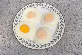 水煮荷包蛋我就服这种方法，不起白沫，不散花，又圆又嫩，超简单视频封面