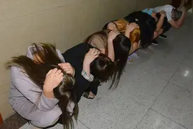 湖北大冶警方端掉两处涉黄点抓获25人，女子大喊“我又没有干嘛”视频封面