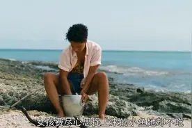337. 影视 -女人被困荒岛，辛苦抓到的小鱼她却不吃视频封面