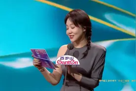 被闫妮身材吸引！53岁前凸后翘，那屁股都能顶起一罐汽水视频封面