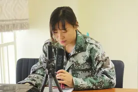 搞笑剧：女村长大喇叭通知洗澡注意事项，一句比一句搞笑，真有才