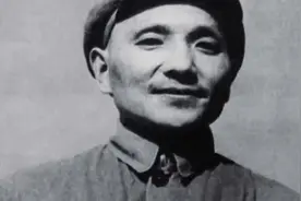 接管中国银行后，为尽快恢复营业，邓小平传达了一个方针视频封面