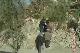 乡村爱情：四大金刚来泡温泉，一看有美女在场1视频封面