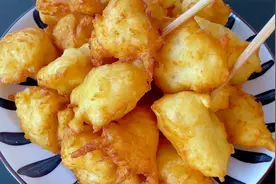 1碗剩米饭，2个鸡蛋，教你做小油条，手不粘面就能做，松软好吃