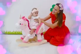 尼基兄弟：尼基兄弟和妈妈带娃的快乐小故事！视频封面