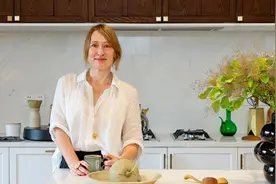 来自新西兰的她住在武康大楼附近，看她如何布置有76年历史的房子视频封面