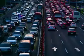 提示！下周北京限行尾号轮换，周二跨年晚高峰提前至下午视频封面