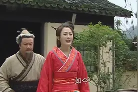 黄花大闺女嫁60岁糟老头，盖头一掀开，直接惊艳全场！视频封面