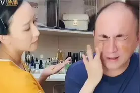 胡静给老公抹猪油护肤按摩，这段看一次笑一次视频封面