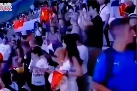 破纪录！中国跳水队第23金诞生，全红婵领奖台金牌名场面燃爆全网视频封面