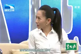 女孩5岁起照顾养父17年，结婚带养父一起嫁人，婆家做法令人敬佩视频封面