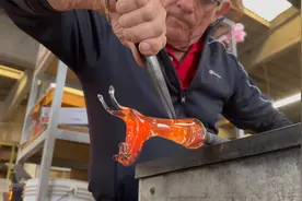 好唯美的玻璃艺术，感觉就像做糖一样，整个过程舒适度直接拉满！视频封面