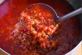 自己做的蒜蓉辣椒酱，这个家庭做法，又简单又好吃，香辣够味