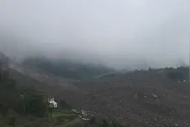 四川筠连县沐爱镇发生山体滑坡，已救出的2人无生命危险视频封面